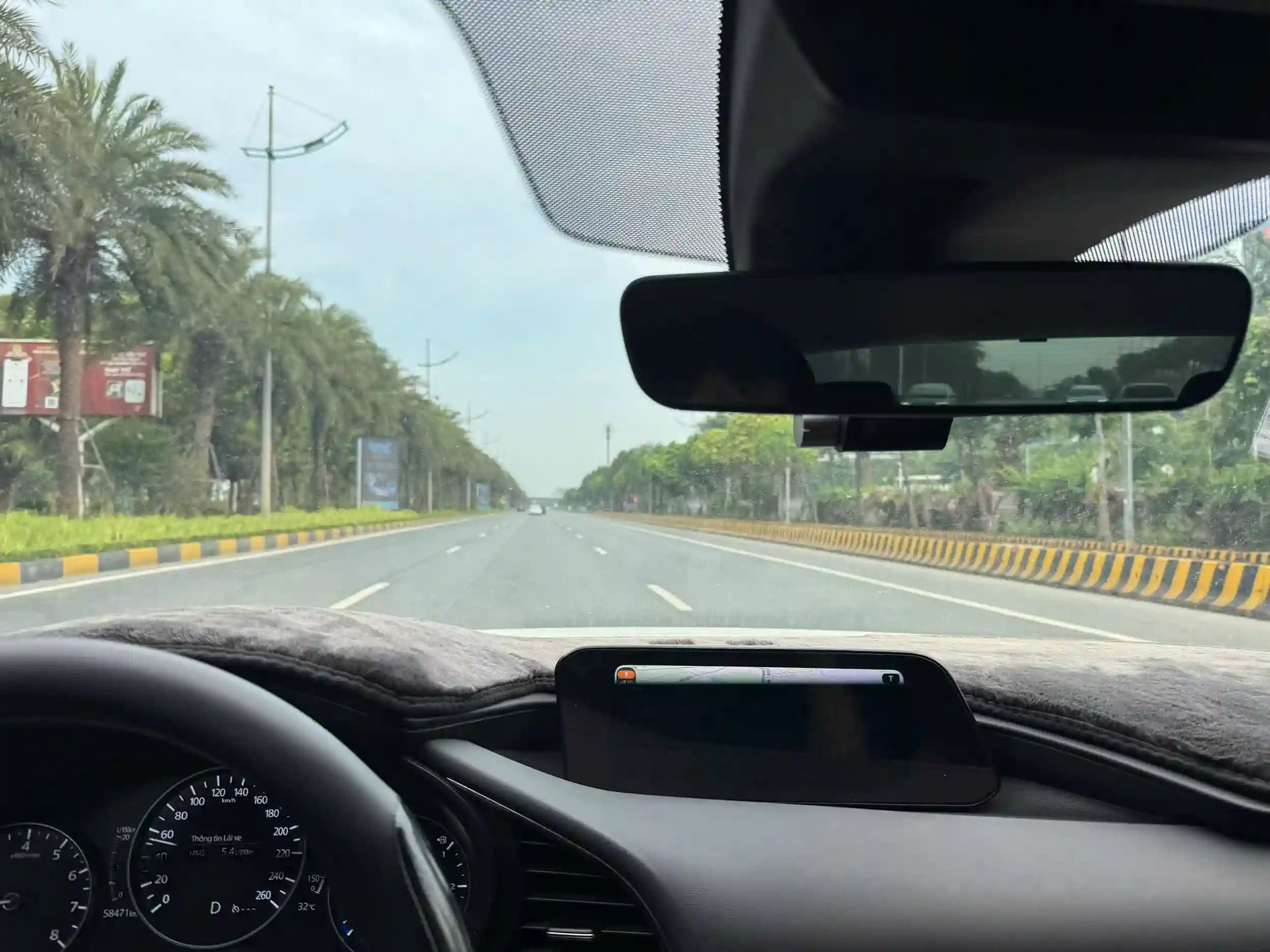 Di chuyển từ Hà Nội đến sân bay Nội Bài là nhu cầu thường xuyên của nhiều hành khách trước mỗi chuyến bay.